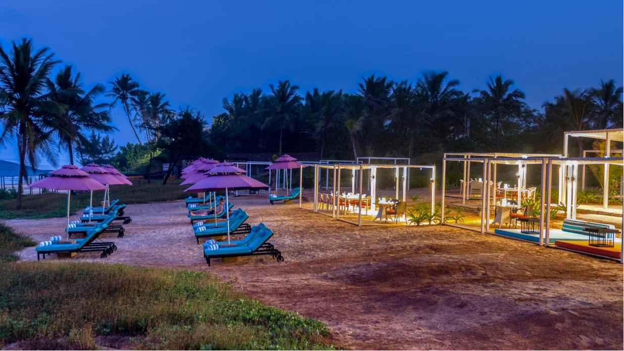 BLU IRIS BEACHFRONT RESTAURANT