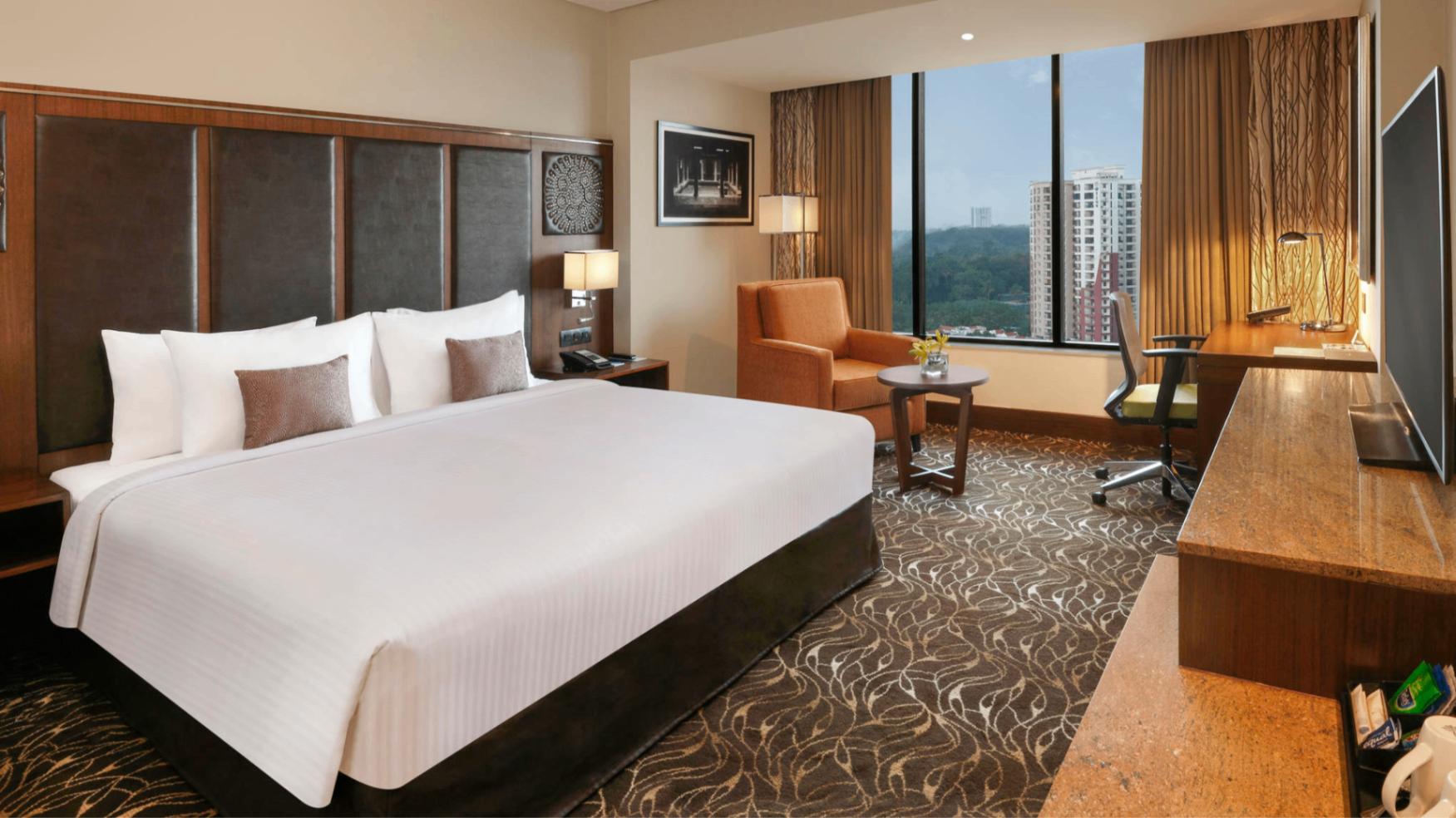 Superior Room with 1 king size bed.