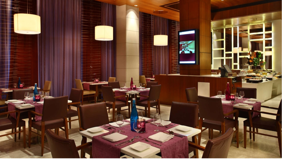 Coffee Shop Promenade