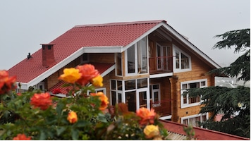 Four Bedroom Bungalow with private sit out area