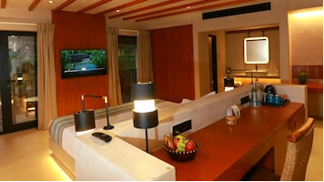 Pondview Suite