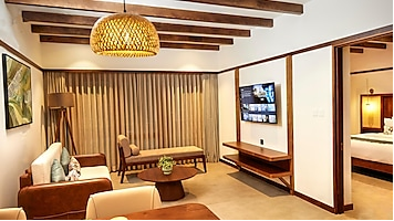 Tropical Suites with Lawn