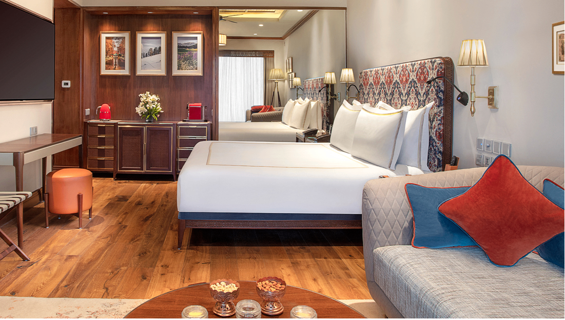 Luxury Balcony Gulmarg View Room