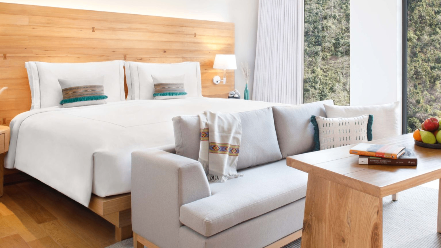 DELUXE ROOM GANGES VIEW KING BED