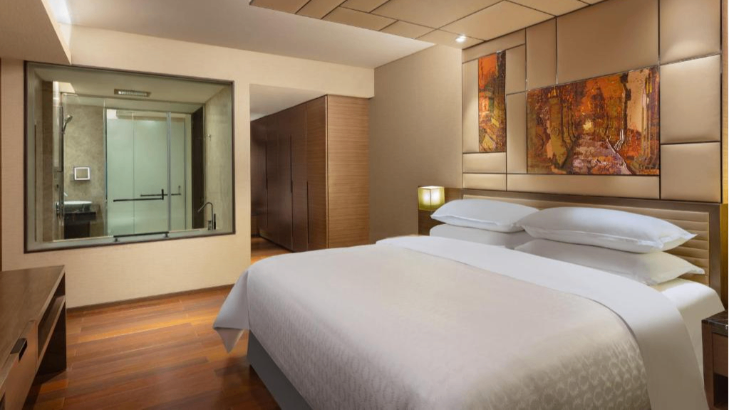 Junior Study Suite with Club lounge access