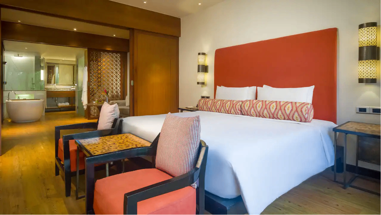 King Bed Room with Balcony