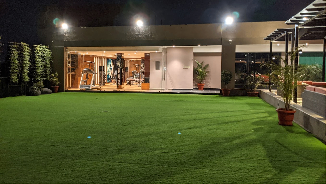 Party Lawn (rooftop)