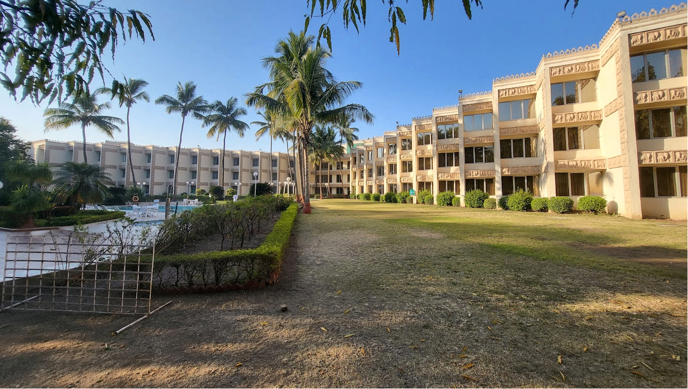 Palm Grove Lawns
