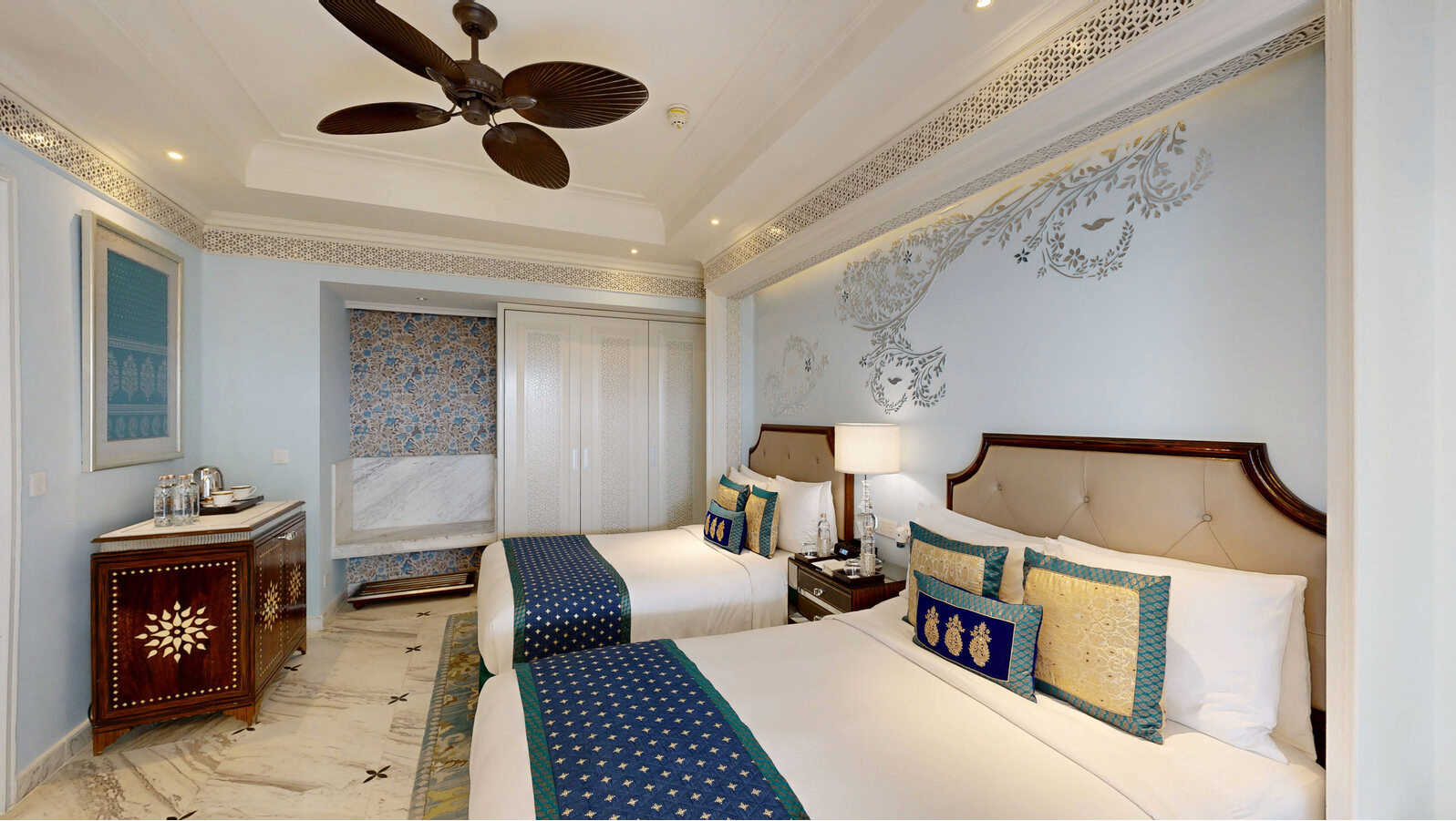 Royal Grand Villa With Courtyard
