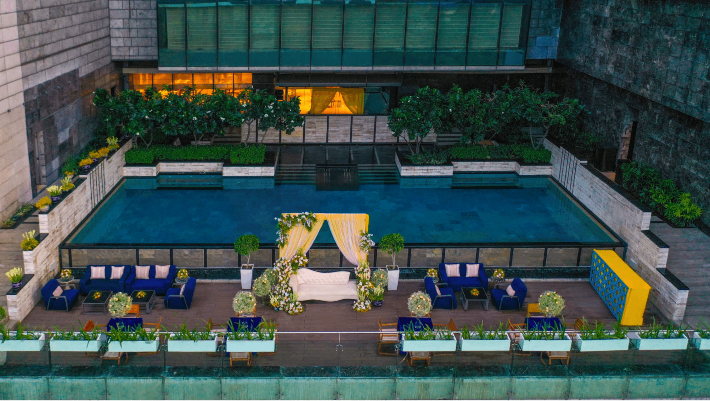 Cafe by the Pool